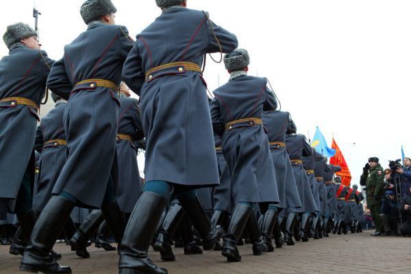 Военкоматы Петербурга ждут несовершеннолетних до конца марта