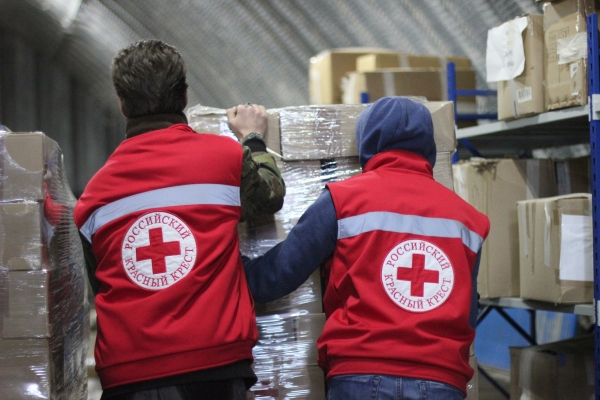 В Санкт-Петербурге Красный Крест открыл Центр сбора гуманитарной помощи для жителей Донбасса