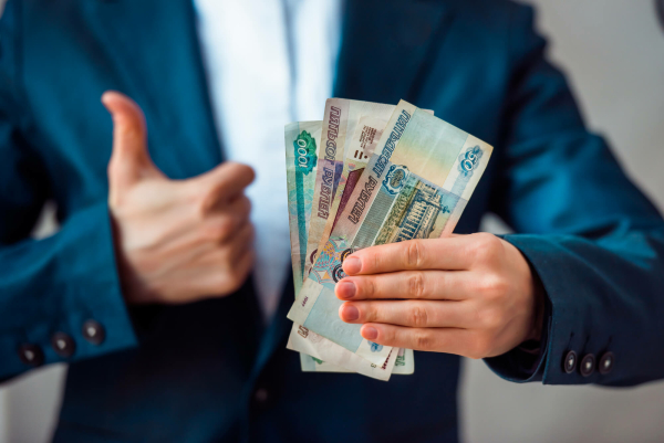 Лишь 13 процентов петербуржцев зарабатывают больше 100 тысяч рублей в месяц