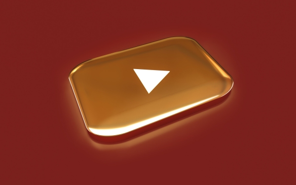 Школьница из Нижнего Тагила получила золотую кнопку YouTube