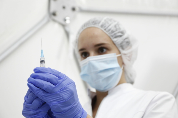 Минздрав РФ зарегистрировал новую вакцину от коронавируса «Конвасэл», разработанную в Санкт-Петербурге