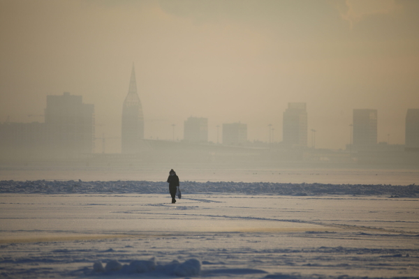 С 15 марта в Петербурге запрещено выходить на лед водоемов