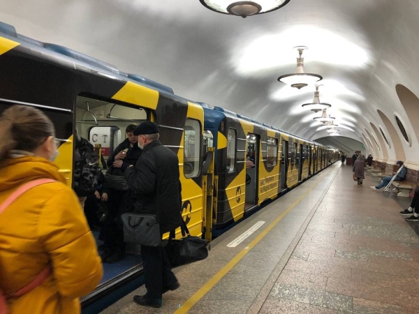 В Петербурге будут штрафовать за проезд в метро в обнаженном виде и босиком