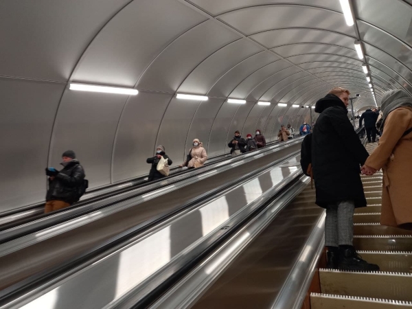На выходные закрывается вход и выход станции метро «Звенигородская»