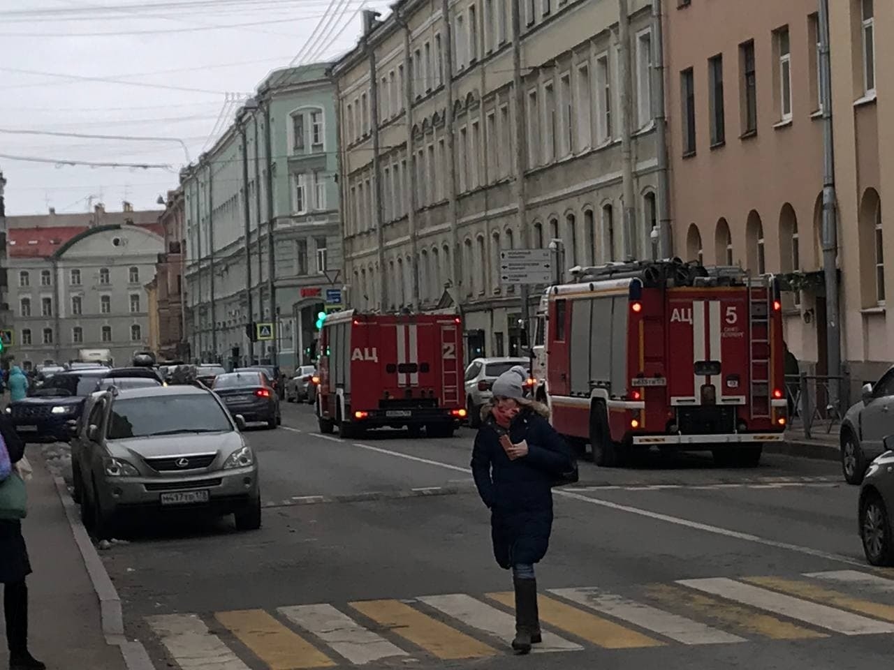 15 июля спб. Пожарные Санкт-Петербурга. Пожарная машина Санкт-Петербург. Пожар на Звенигородской СПБ. ДТП С пожарной машиной СПБ.