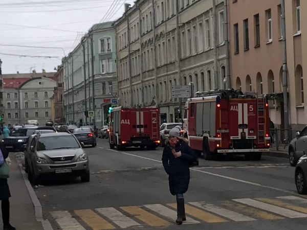Четыре человека пострадали при пожаре в московском бизнес-центре