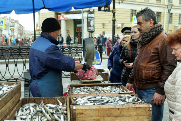 В Петербурге начали продавать первую корюшку