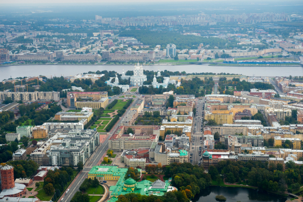 Петербург стал четвертым среди самых успешных по экономике регионов России