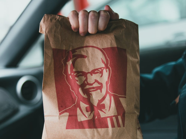 KFC останавливают работу ресторанов быстрого питания в России