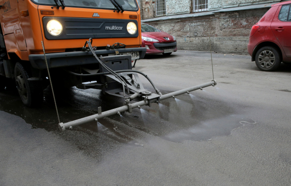 С улиц Петербурга за одну неделю собрали более 2 тыс. тонн пыли