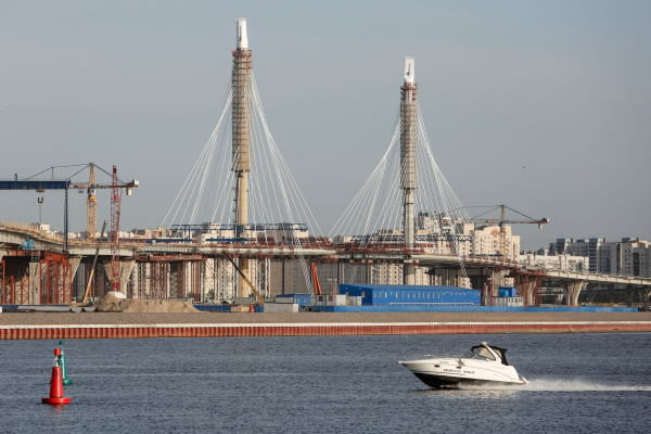 На Малой Невке обнаружили плавучую мастерскую для ремонта суден