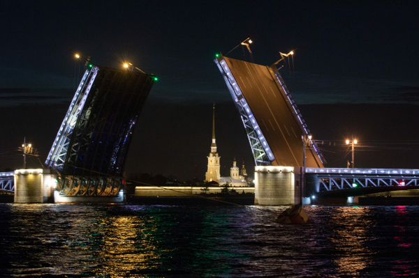 В Петербурге разведут мосты ночью 10 марта