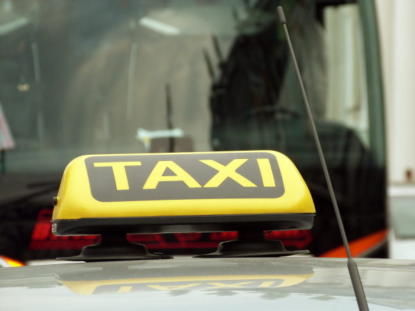 В Ленобласти с 4 июля запустят пилотный проект бесплатного такси для ветеранов