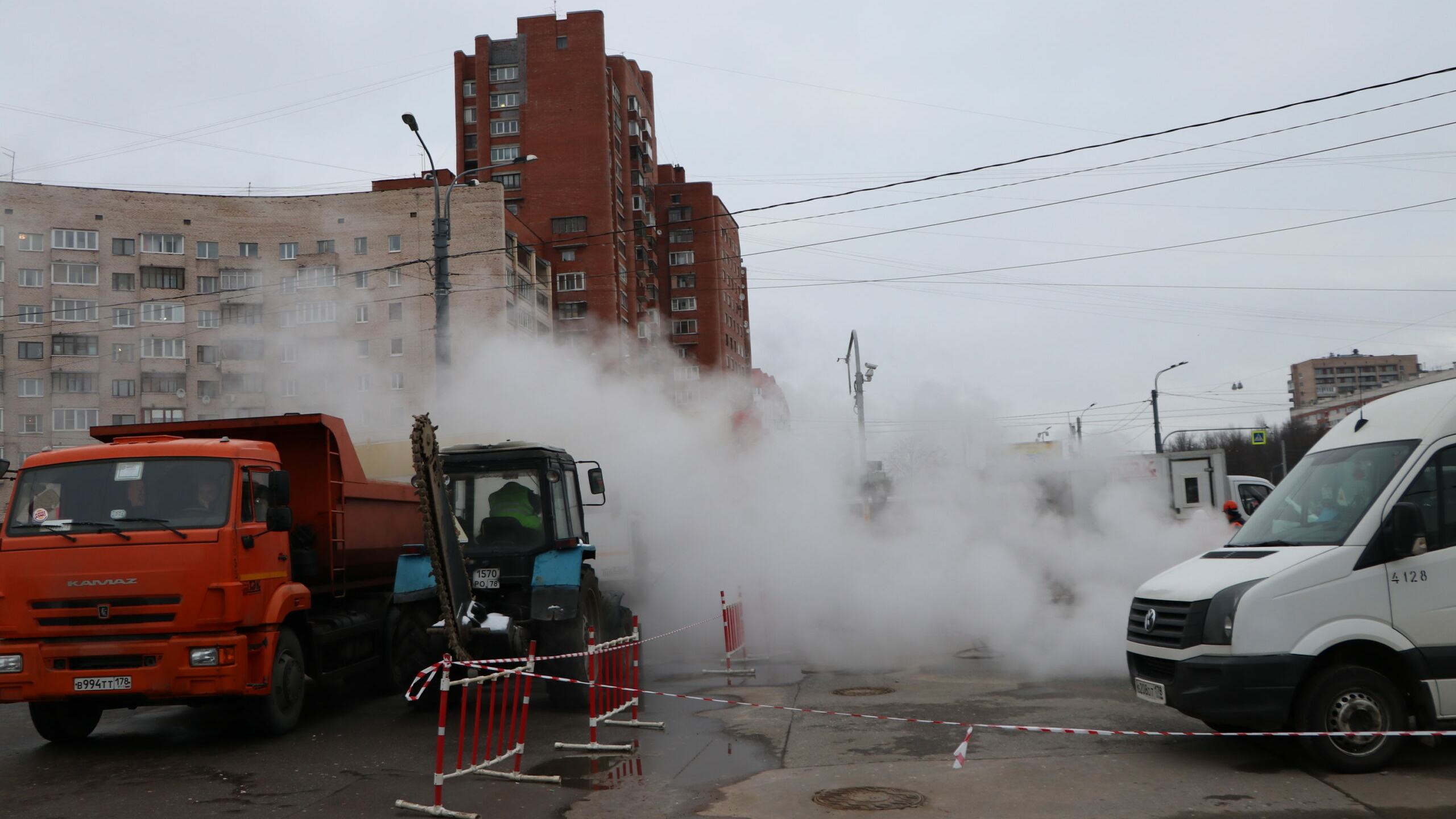 Аварийные службы Петербурга игнорируют пар на улицах после заморозков