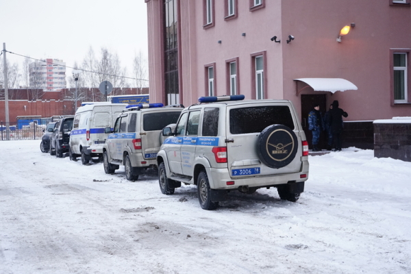 Маленькая девочка выпала из окна на Руднева по недосмотру матери