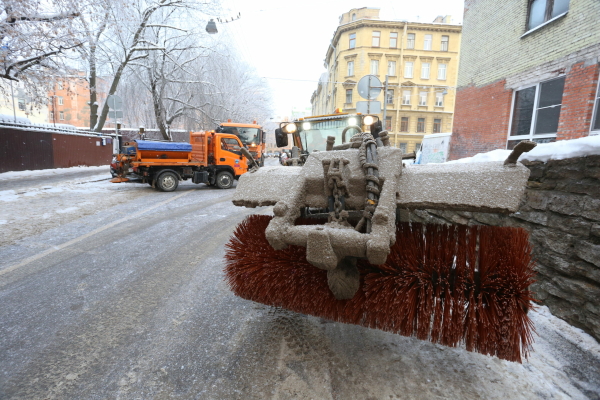 В Петербурге началась точечная мойка улиц