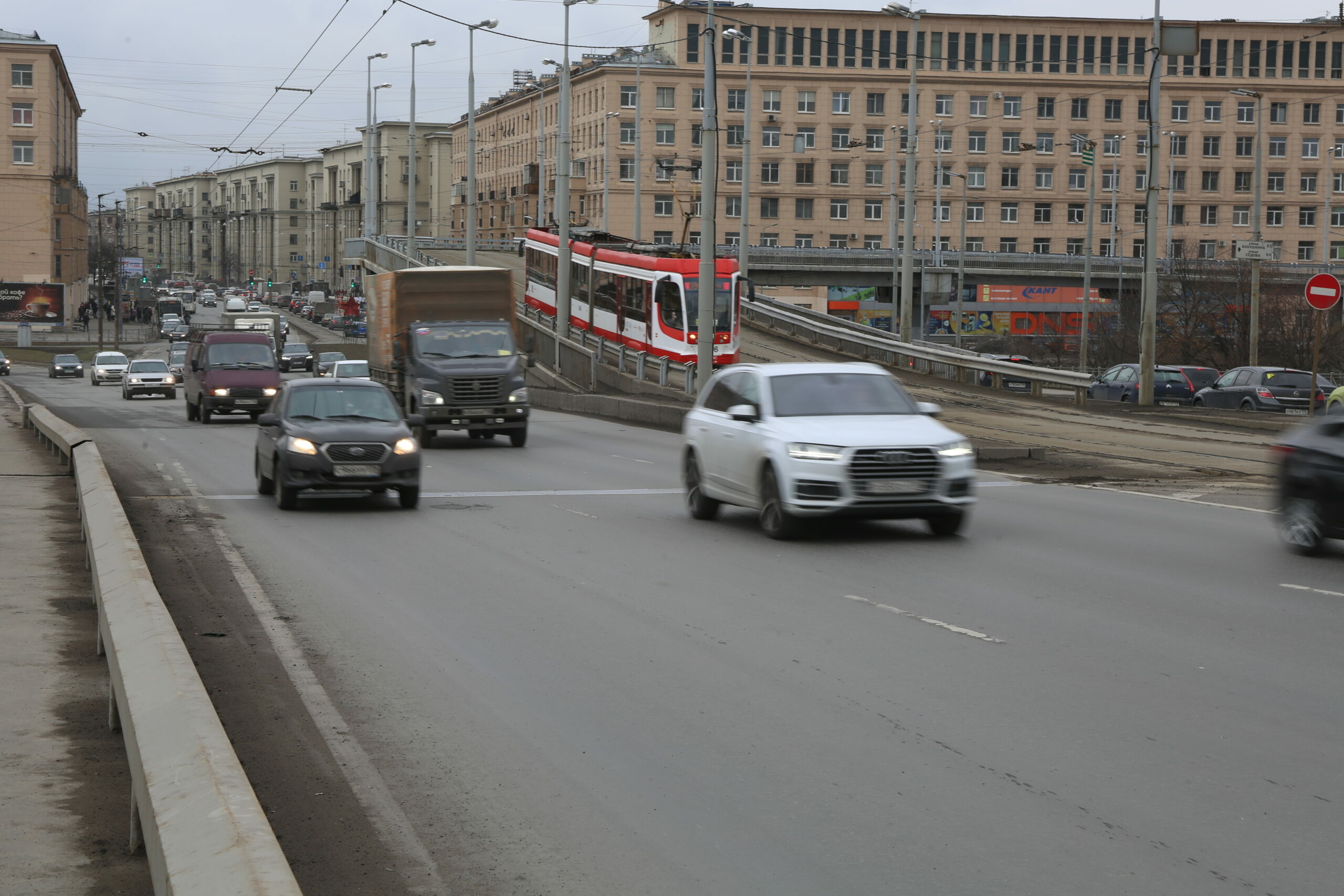 Движение санкт петербург. Перегородили дороги в Санкт-Петербурге. Затор на дороге. Невский проспект 2021 пробки. Москва дорога.