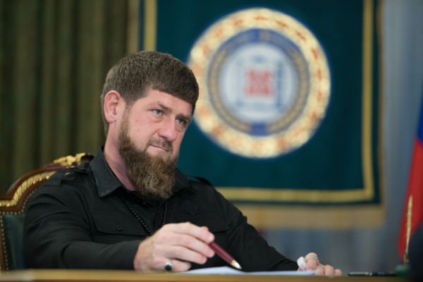 Кадыров заявил, что украинские военные и нацбатальоны покидают огневые позиции