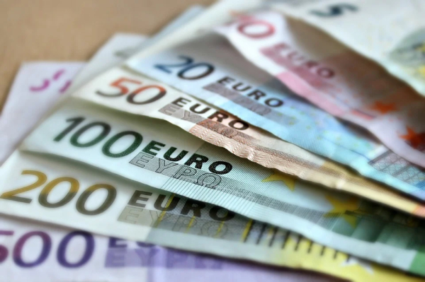 Евросоюз запрещает поставку банкнот евро в Россию