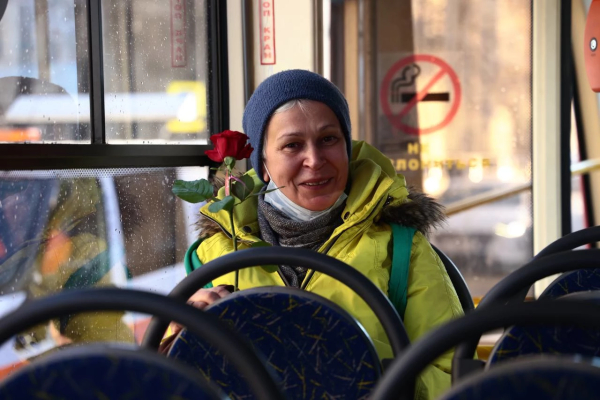 По поводу 8 марта Трамвай №3 совершил «Цветочный рейс»