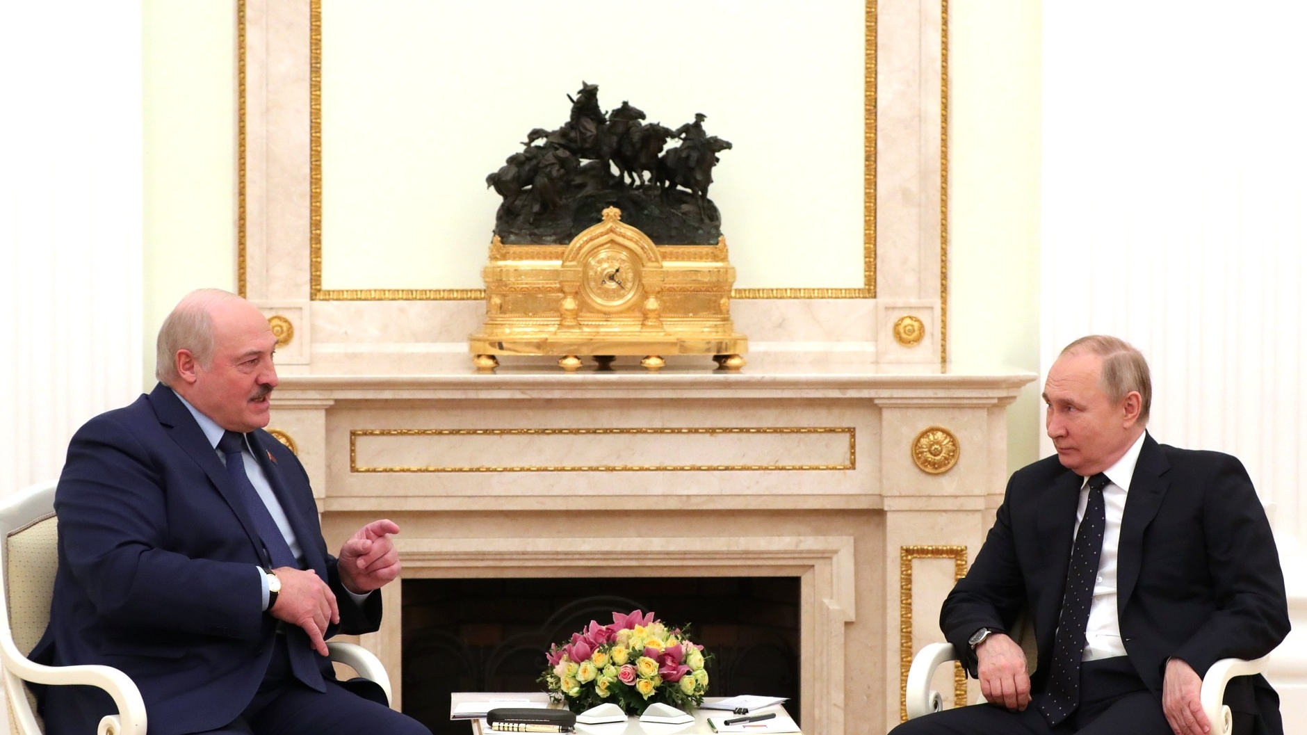 Путин заявил Лукашенко о положительных сдвигах в переговорах с Киевом