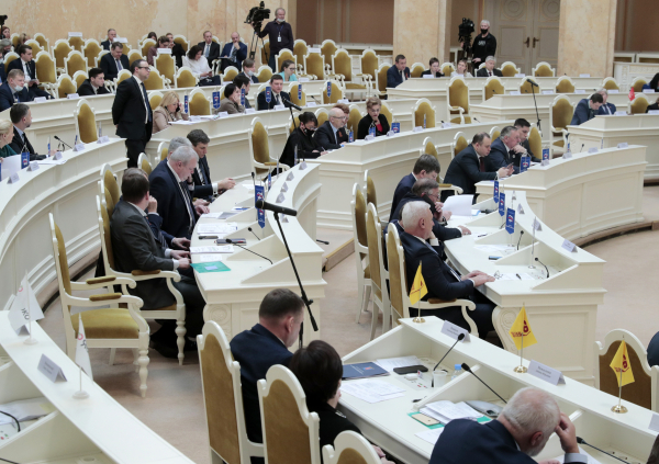 В Санкт-Петербурге депутаты Заксобрания поддержали инициативу кризисного центра для женщин помогать мужчинам