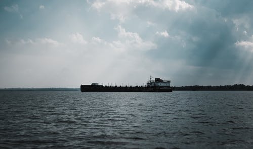 Эстонское грузовое судно затонуло у порта Одессы из-за взрыва