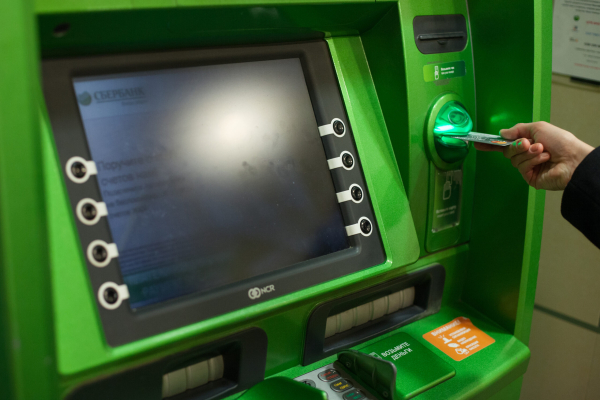 Сбербанк заявил об установке в своей сети новых банкоматов из Китая на базе ОС Linux