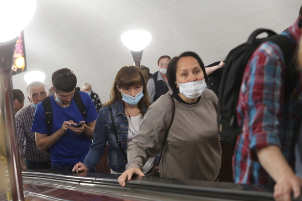 Петербуржцы хотят наказания для тех, кто не снимает рюкзаки в метро