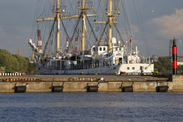Пассажирский порт Петербурга два года остается без зарубежных туристов