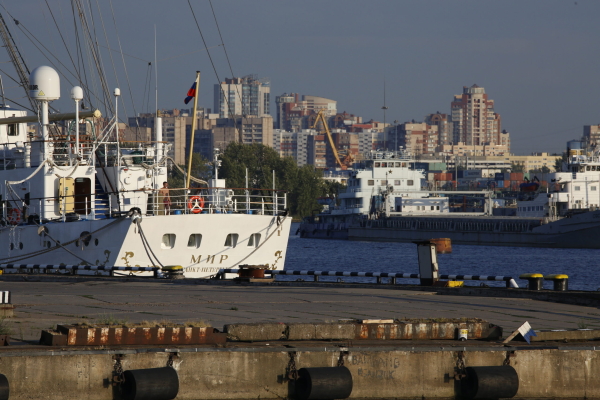Через порты в Петербурге проходят на 30-35% меньше грузов, чем раньше
