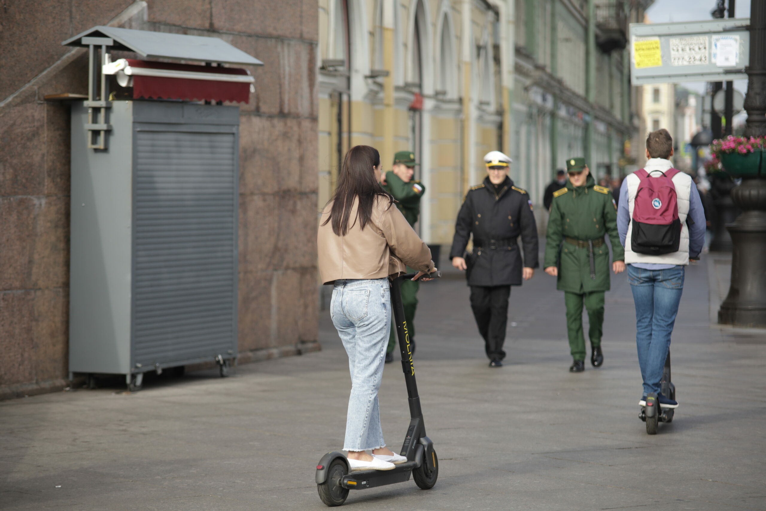 Электросамокаты петербург дтп. Подросток на самокате. Электросамокаты Санкт-Петербург.