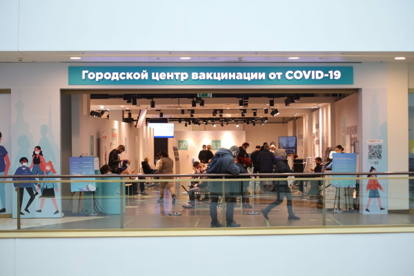 Свыше 3000 подростков Петербурга закончили прививаться от COVID-19