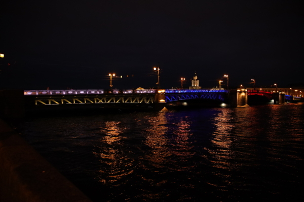 Дворцовый мост окрасится в цвета флагов России и Беларуси в день единства двух стран