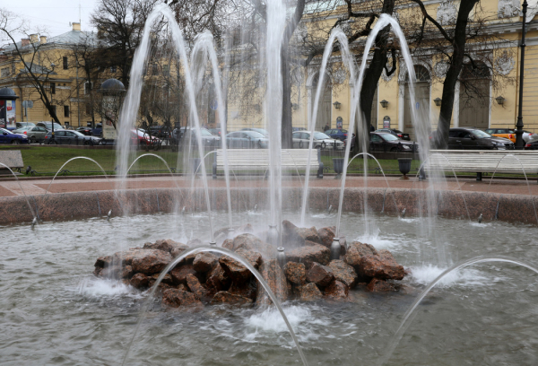 В Петербурге начался сезон фонтанов