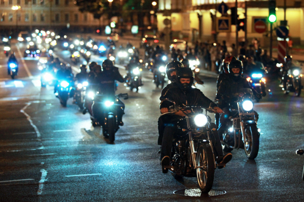 Мотоциклистов из Петербурга предупредили о штрафах за громкую езду