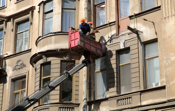 В Петербурге около 3,2 тыс. балконов находятся в аварийном состоянии