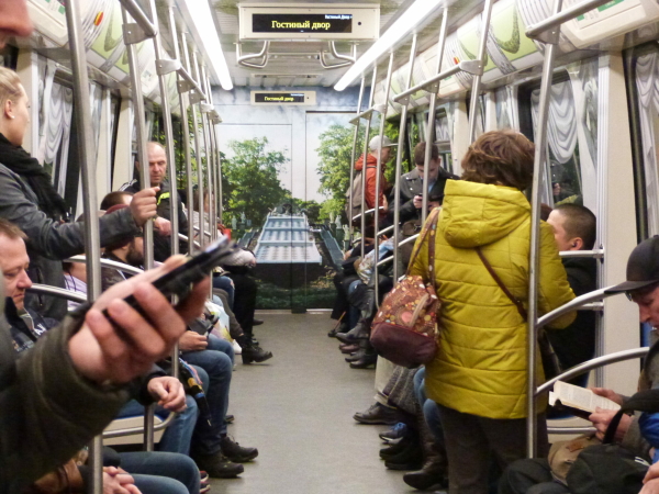 Почти три четверти петербуржцев пользуются Wi-Fi в поездах в метро