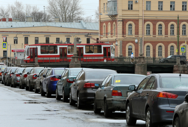 Петербуржцев призвали сменить зимнюю резину