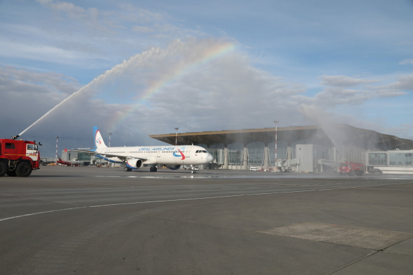 В аэропорт Пулково приземлился первый самолет, который выполнил чартерный рейс из Казани