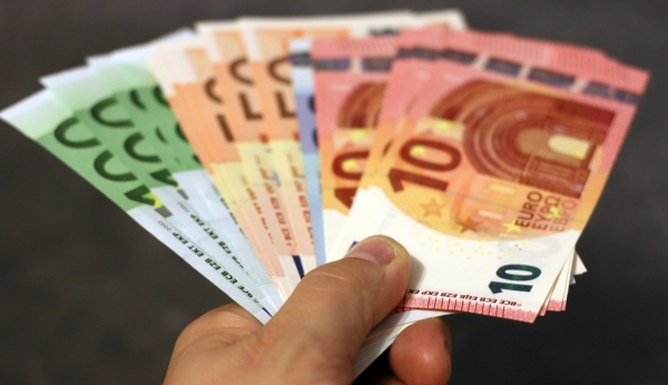 Эксперт Коган рассказал, каким образом покупать валюту гражданам РФ