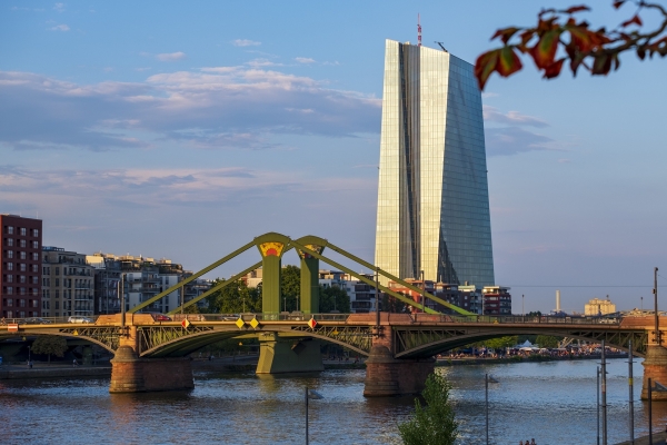 ЕБРР принял решение немедленно приостановить доступ России и Белоруссии к финансам банка