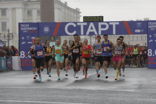 В Петербурге до 15:00 будут перекрыты трассы из-за проведения Всероссийского полумарафона «ЗаБег.РФ»