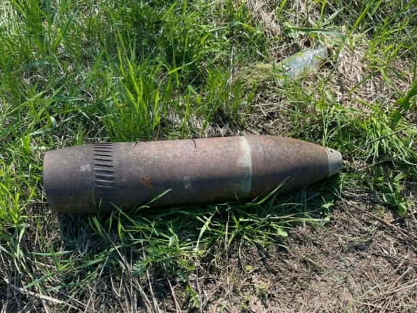 В Приморском районе Петербурга прохожие нашли предмет, похожий на снаряд