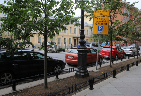 В Петербурге к середине лета в четырех муниципалитетах появятся новые платные парковки