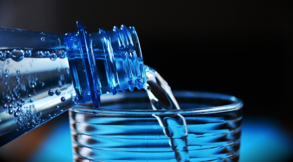 Эксперт Финкельштейн заявил, что РФ поставляет питьевую воду в Китай, Среднюю Азию и на юг Европы