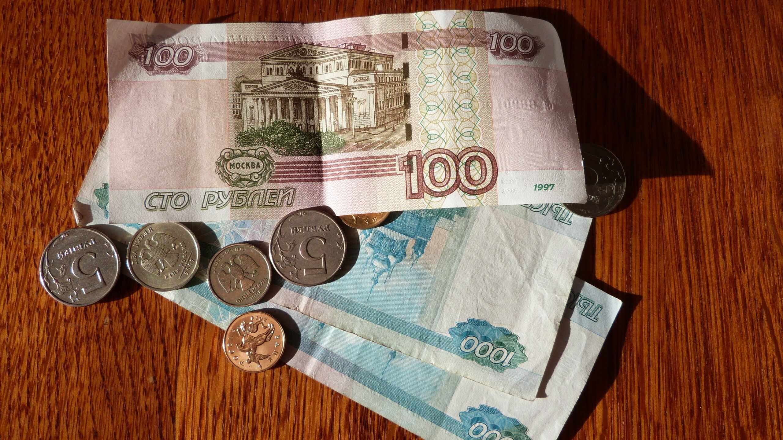 Центробанк презентует новую банкноту в 100 рублей 30 июня 