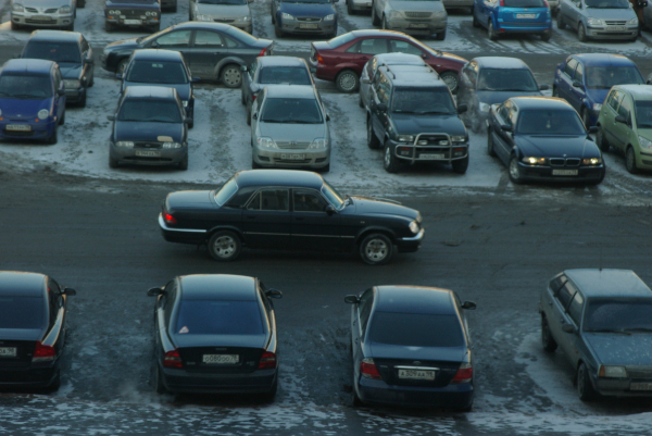 В Петербурге начали принимать заявления на оформление парковочных мест