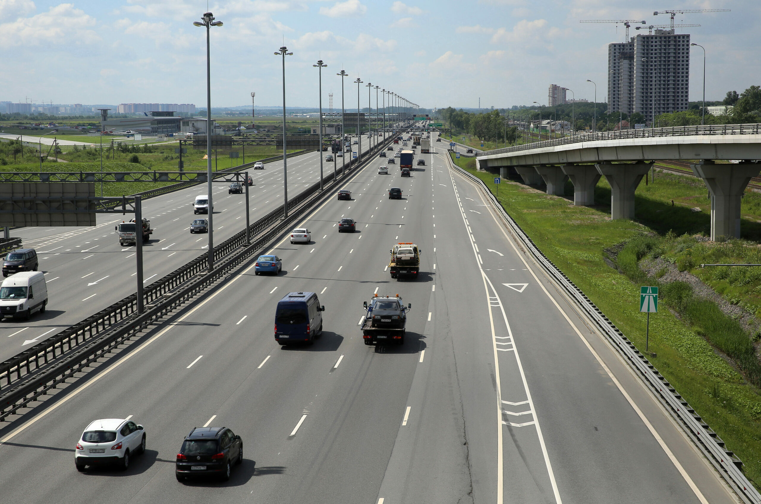 Фото дорога в петербург. Московское шоссе Санкт-Петербург. Трасса Санкт Петербург КАД. Кольцевая дорога в Питере. Питерская Кольцевая автодорога.