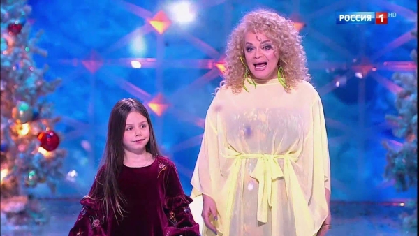 Лариса Долина спела с маленькой внучкой на сцене Кремлевского дворца